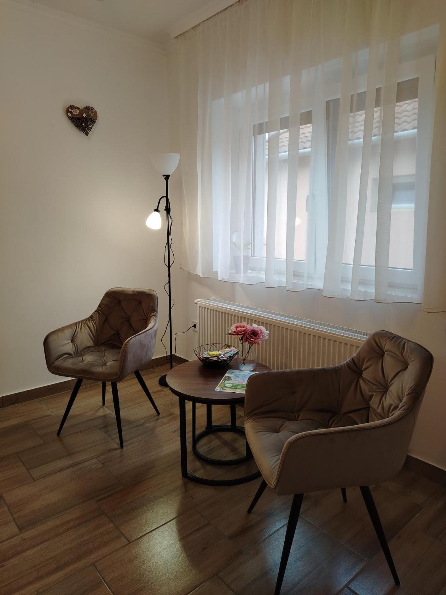 Kaptarko Apartmanhaz Demjen Bagian luar foto